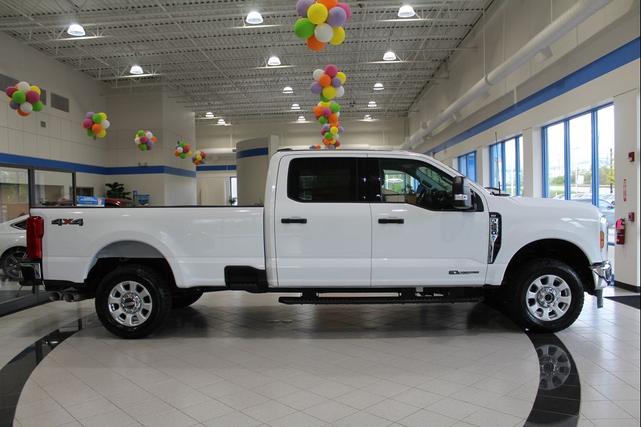 Photo of 2024 OXFORD WHITE Ford F-250