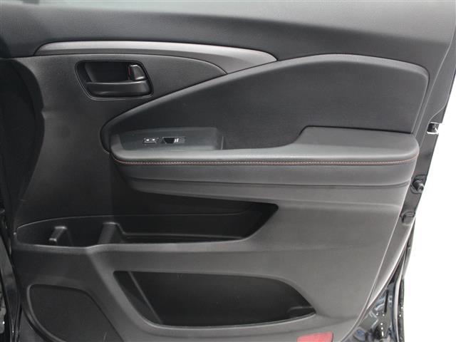 Photo of 2022 Crystal Black Pearl Honda Passport
