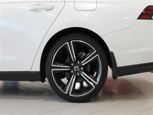 Photo of 2023 Platinum White Pearl Honda Accord