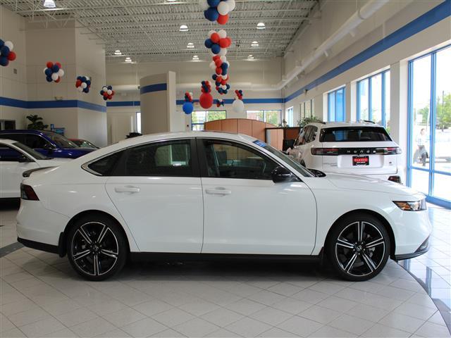 Photo of 2023 Platinum White Pearl Honda Accord