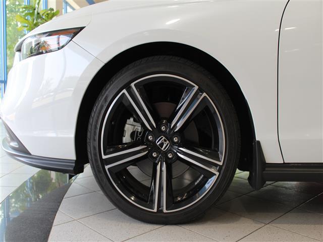 Photo of 2023 Platinum White Pearl Honda Accord