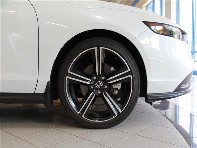 Photo of 2023 Platinum White Pearl Honda Accord