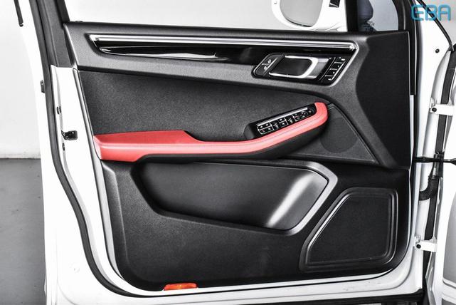 Photo of 2024 White Porsche Macan