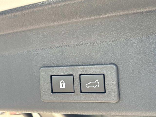 Photo of 2025 Crystal White Pearl Subaru Ascent