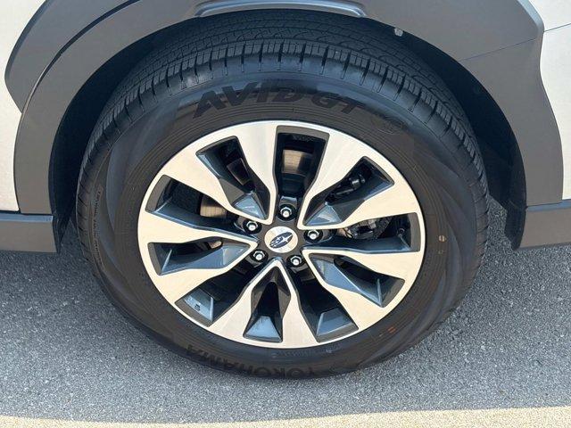 Photo of 2023 Ice Silver Metallic Subaru Outback