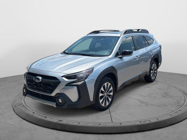 Photo of 2023 Ice Silver Metallic Subaru Outback