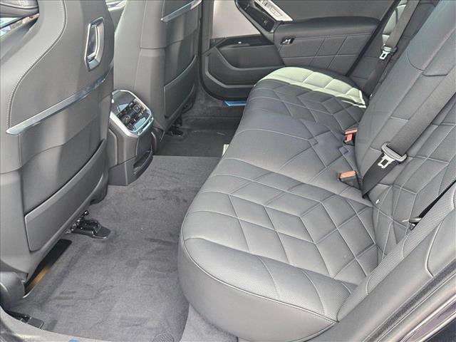 Photo of 2025 Black Sapphire Metallic BMW 760