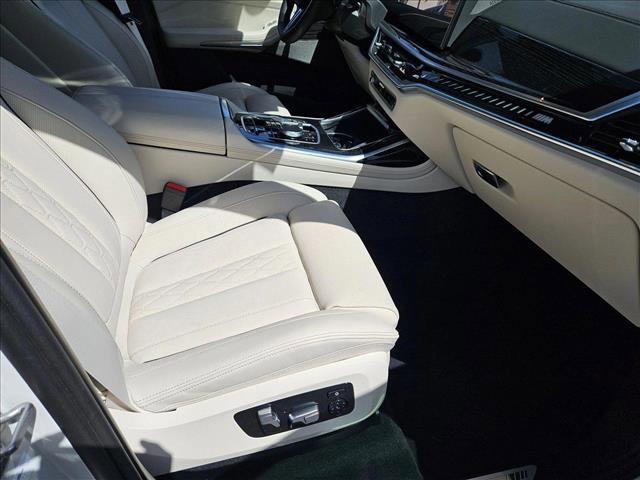 Photo of 2025 Mineral White Metallic BMW X7