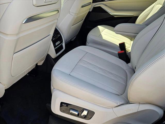 Photo of 2025 Mineral White Metallic BMW X7