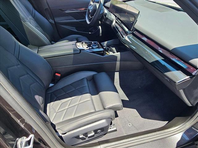 Photo of 2024 Dark Graphite Metallic BMW i5
