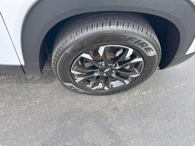 Photo of 2023 Summit White Chevrolet Trailblazer