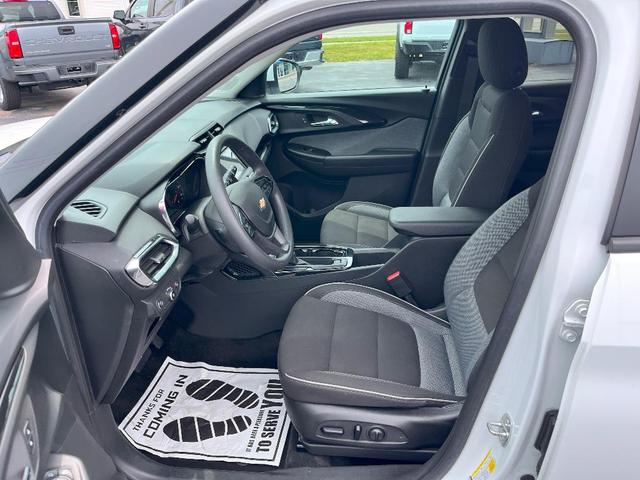 Photo of 2023 Summit White Chevrolet Trailblazer
