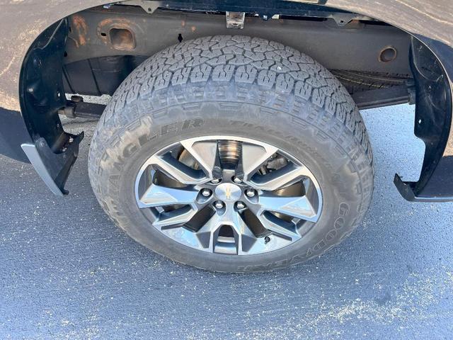Photo of 2022 Black Chevrolet Silverado 1500