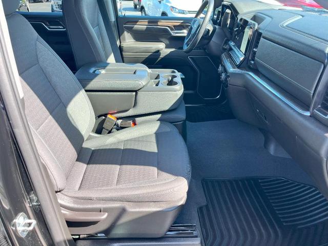 Photo of 2022 Black Chevrolet Silverado 1500