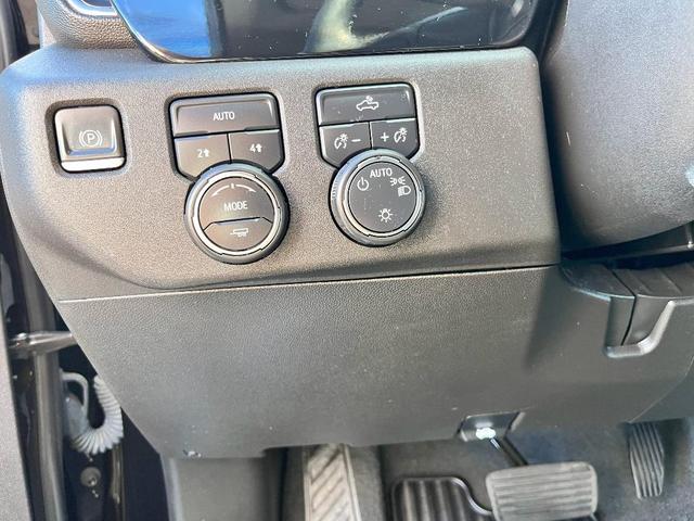 Photo of 2022 Black Chevrolet Silverado 1500