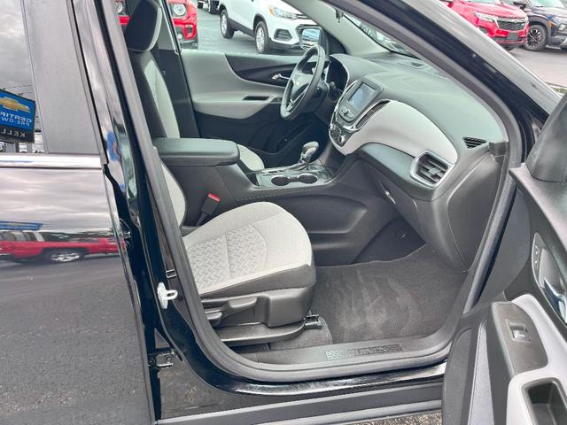 Photo of 2022 Mosaic Black Metallic Chevrolet Equinox