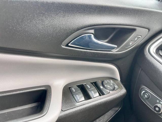Photo of 2022 Mosaic Black Metallic Chevrolet Equinox