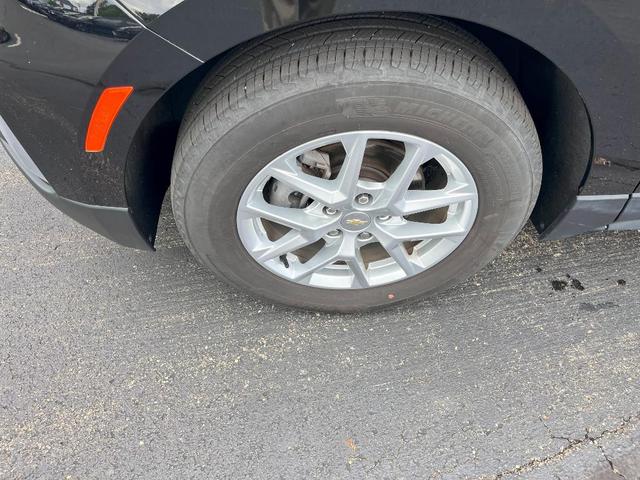 Photo of 2022 Mosaic Black Metallic Chevrolet Equinox