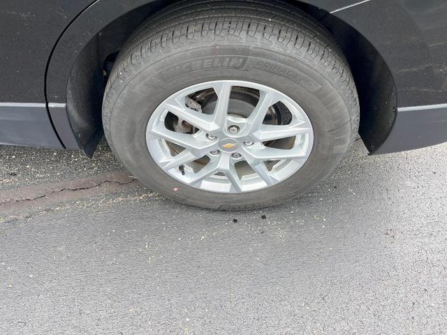 Photo of 2022 Mosaic Black Metallic Chevrolet Equinox