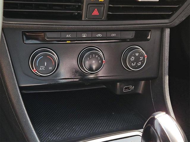 Photo of 2019 Habanero Orange Metallic Volkswagen Jetta