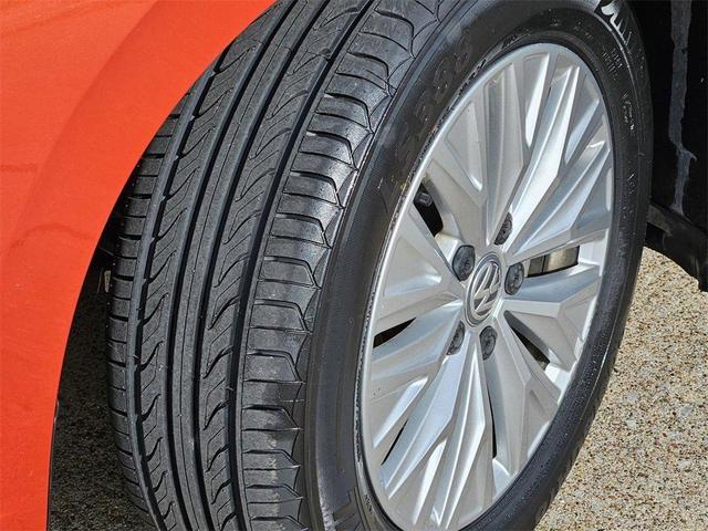 Photo of 2019 Habanero Orange Metallic Volkswagen Jetta