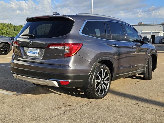 Photo of 2021 Gray Honda Pilot
