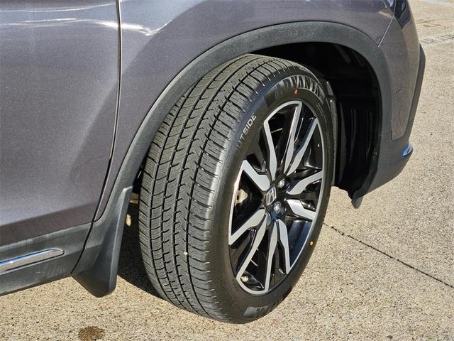 Photo of 2021 Gray Honda Pilot