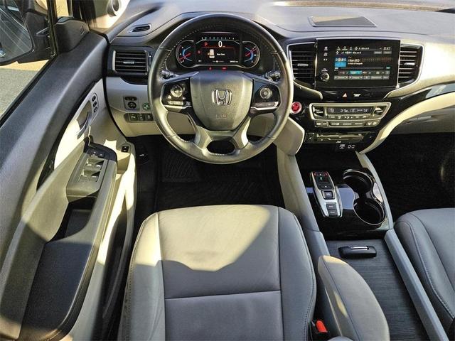 Photo of 2021 Gray Honda Pilot