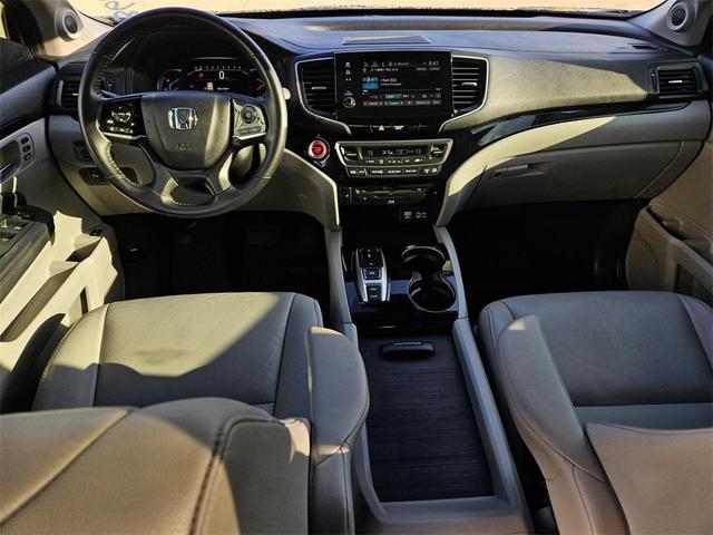 Photo of 2021 Gray Honda Pilot