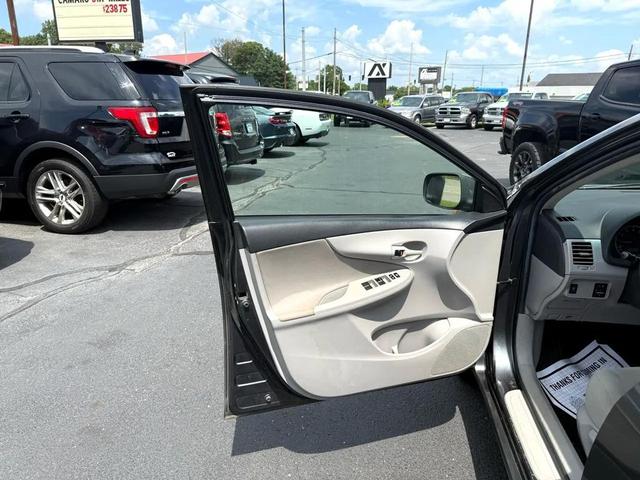 Photo of 2012 Gray Toyota Corolla