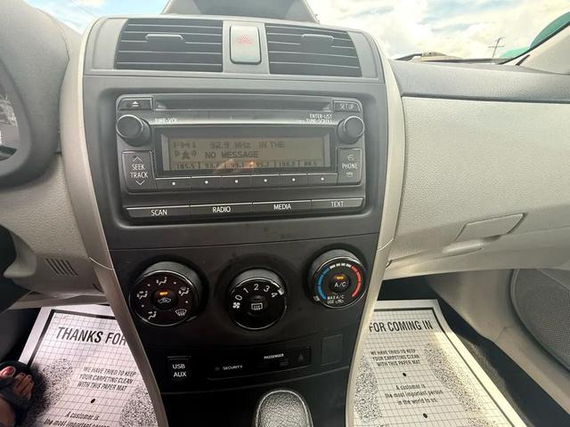 Photo of 2012 Gray Toyota Corolla