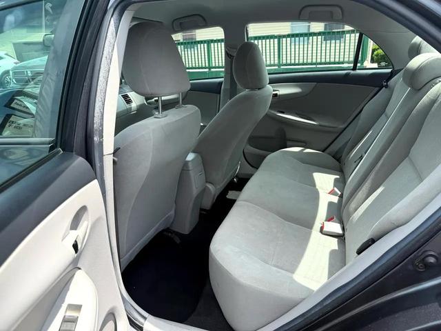 Photo of 2012 Gray Toyota Corolla
