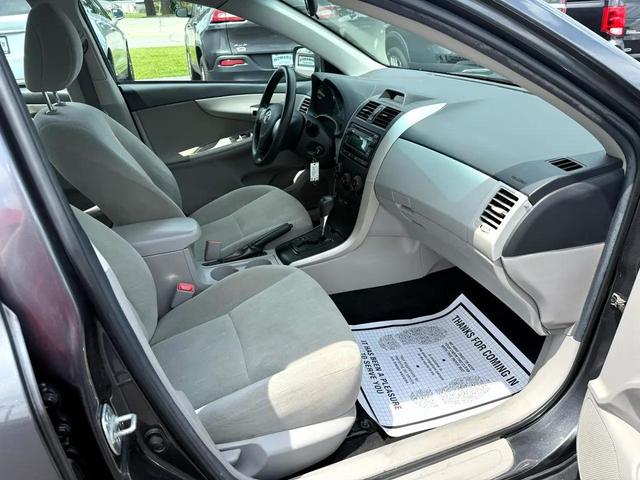 Photo of 2012 Gray Toyota Corolla