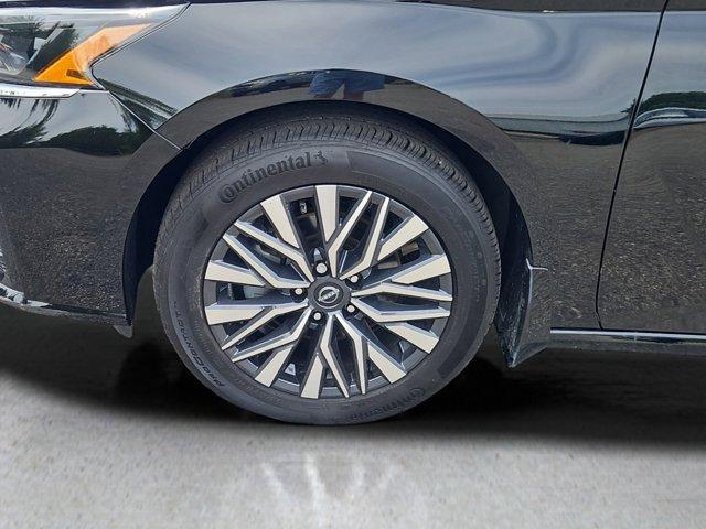 Photo of 2024 Black Nissan Altima