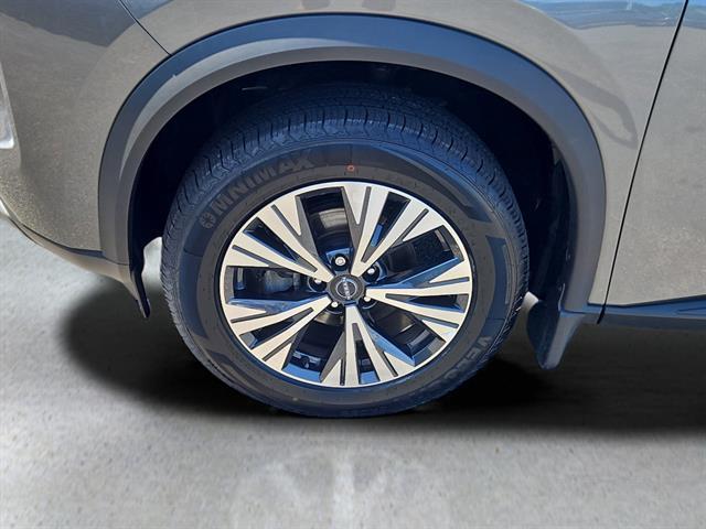 Photo of 2023 Gun Metallic Nissan Rogue