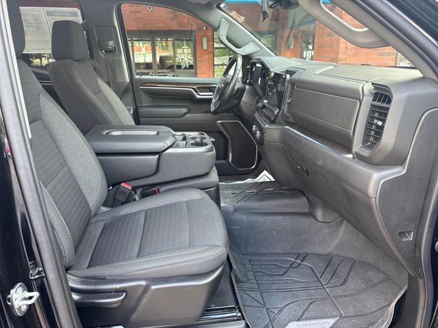 Photo of 2022 Black Chevrolet Silverado 1500