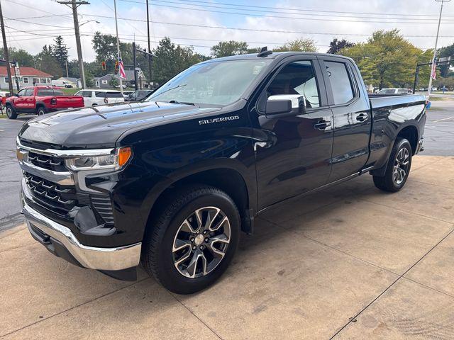 Photo of 2022 Black Chevrolet Silverado 1500