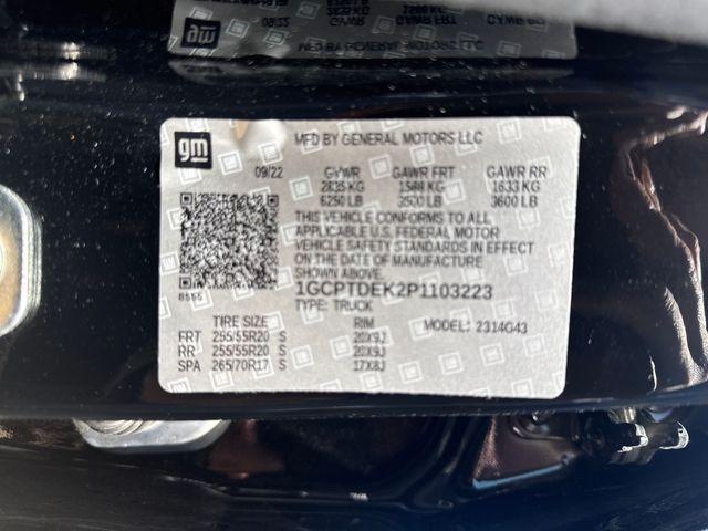 Photo of 2023 Black Chevrolet Colorado