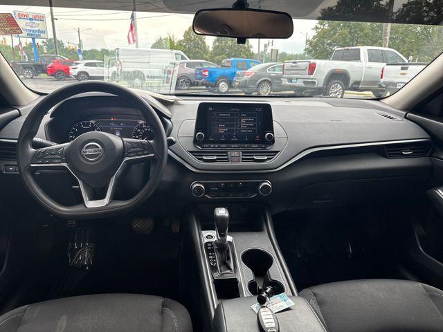 Photo of 2019 Black Nissan Altima