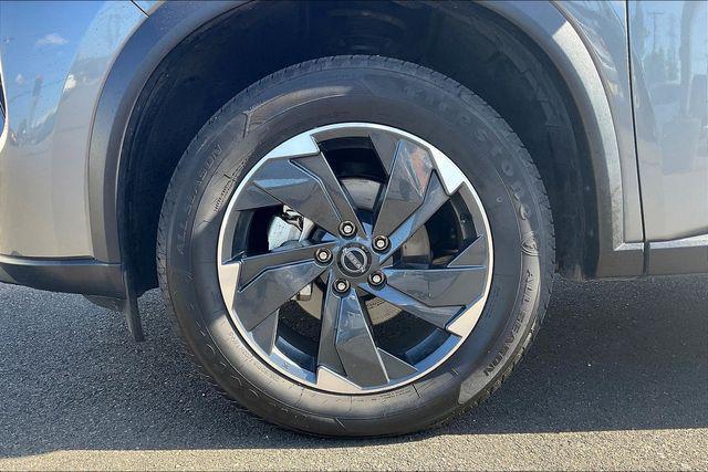 Photo of 2024 Gun Metallic Nissan Rogue