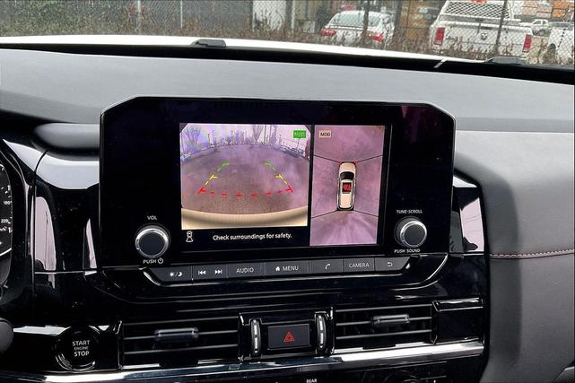 Photo of 2025 Glacier White Nissan Pathfinder