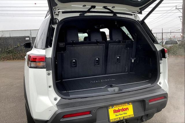 Photo of 2025 Glacier White Nissan Pathfinder