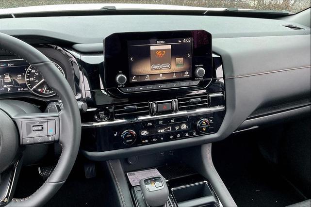 Photo of 2025 Glacier White Nissan Pathfinder