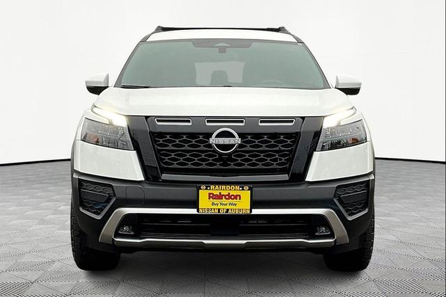 Photo of 2025 Glacier White Nissan Pathfinder