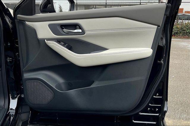 Photo of 2025 Super Black Nissan Rogue