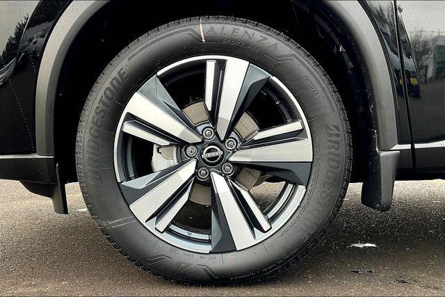 Photo of 2025 Super Black Nissan Rogue