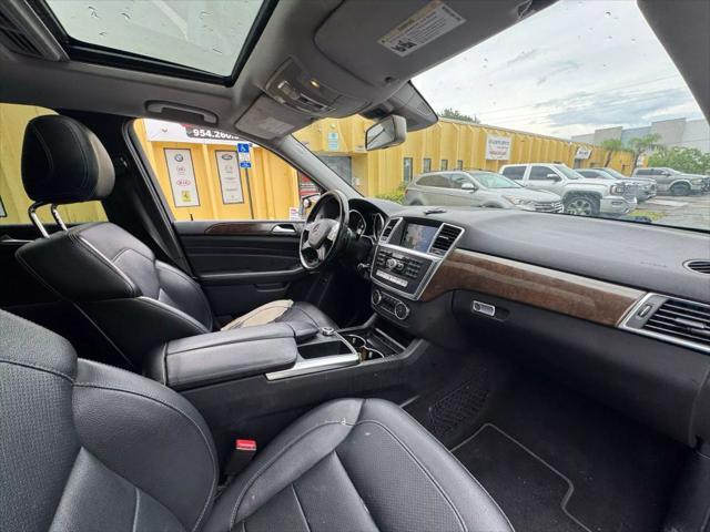 Photo of 2013 Silver Mercedes-Benz M-Class