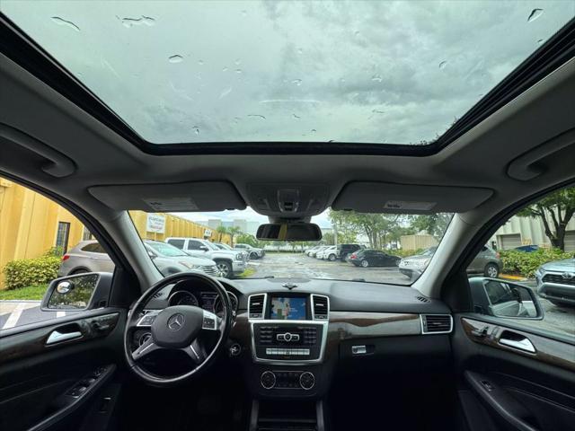 Photo of 2013 Silver Mercedes-Benz M-Class