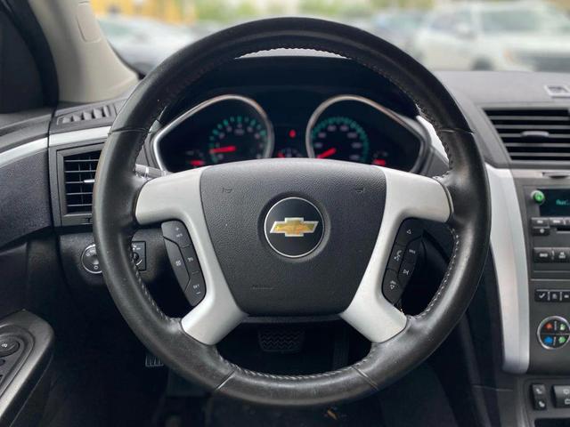 Photo of 2011 Silver Ice Metallic Chevrolet Traverse