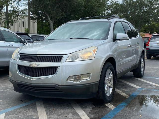 Photo of 2011 Silver Ice Metallic Chevrolet Traverse